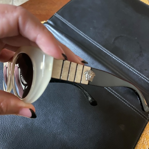 VERSACE SUNGLASSES VINTAGE SILVER AND BLACK MEDUSA 480/B COL. 681 main image 7